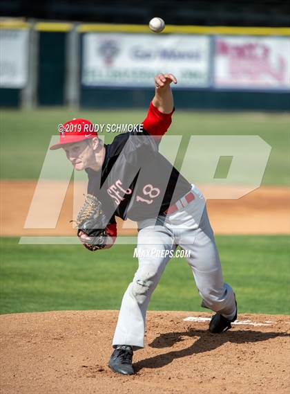 Thumbnail 3 in Santa Fe Christian @ La Costa Canyon (North County Conference Tournament) photogallery.