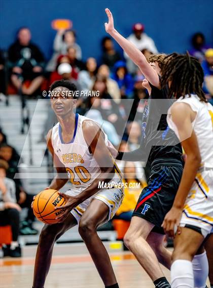 Thumbnail 3 in Folsom vs. Grant (Fortune Showcase) photogallery.