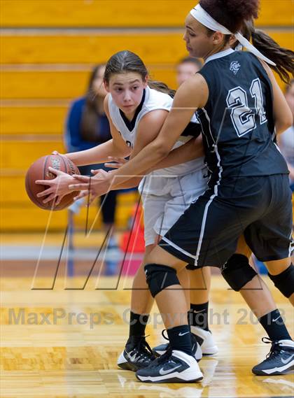 Thumbnail 1 in Clark vs. O'Connor photogallery.