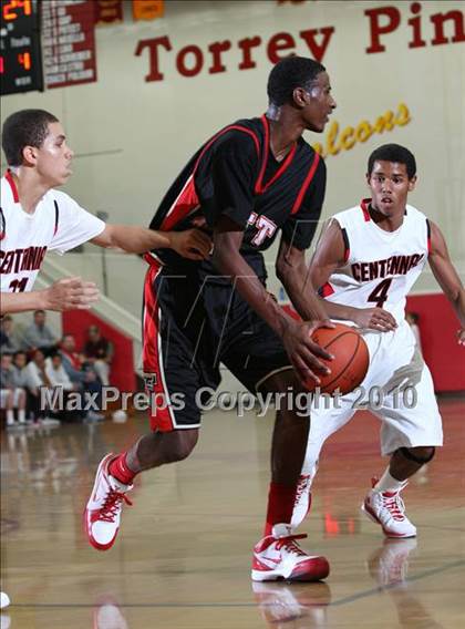 Thumbnail 1 in Taft vs. Centennial (MaxPreps Holiday Classic) photogallery.