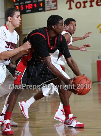 Thumbnail 3 in Taft vs. Centennial (MaxPreps Holiday Classic) photogallery.