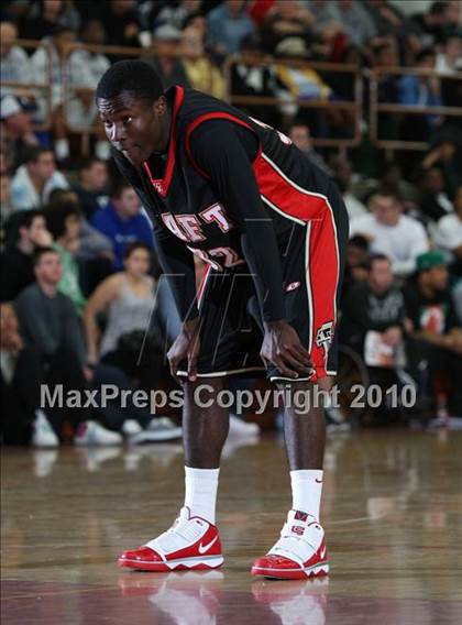 Thumbnail 3 in Taft vs. Centennial (MaxPreps Holiday Classic) photogallery.