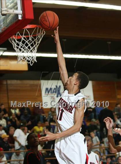 Thumbnail 3 in Taft vs. Centennial (MaxPreps Holiday Classic) photogallery.