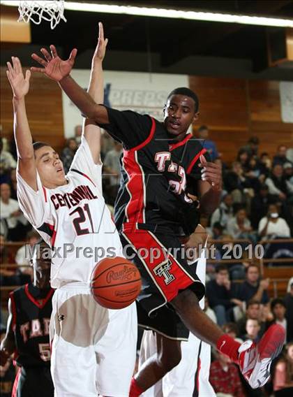 Thumbnail 3 in Taft vs. Centennial (MaxPreps Holiday Classic) photogallery.