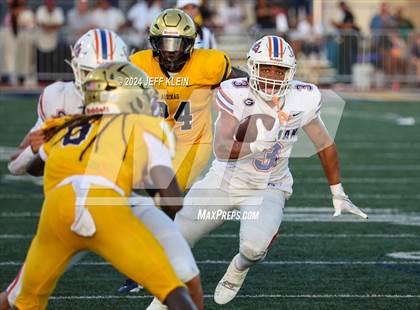 Thumbnail 3 in Bishop Gorman vs St. Thomas Aquinas (Broward County Showcase)  photogallery.