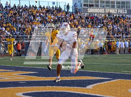 Thumbnail 3 in Bishop Gorman vs St. Thomas Aquinas (Broward County Showcase)  photogallery.