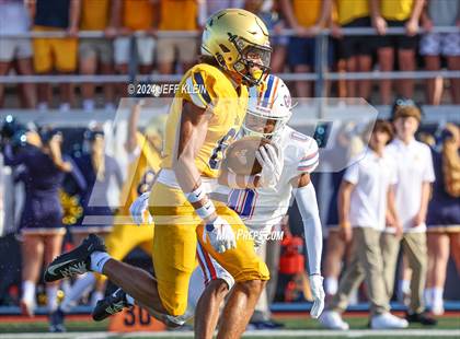 Thumbnail 3 in Bishop Gorman vs St. Thomas Aquinas (Broward County Showcase)  photogallery.