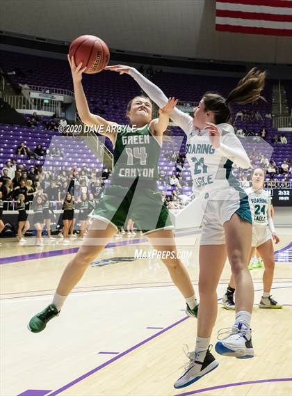Thumbnail 1 in Green Canyon vs. Juan Diego Catholic (UHSAA 4A Quarterfinal) photogallery.