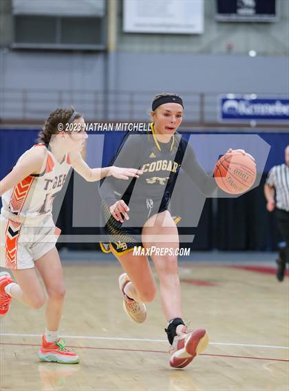 Thumbnail 3 in Mt. Blue vs. Gardiner (Capital City Hoops Classic) photogallery.