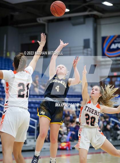 Thumbnail 3 in Mt. Blue vs. Gardiner (Capital City Hoops Classic) photogallery.