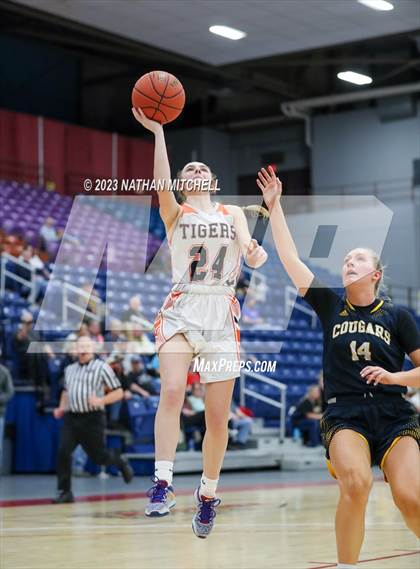 Thumbnail 3 in Mt. Blue vs. Gardiner (Capital City Hoops Classic) photogallery.