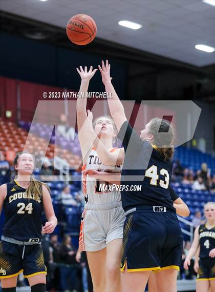 Thumbnail 2 in Mt. Blue vs. Gardiner (Capital City Hoops Classic) photogallery.