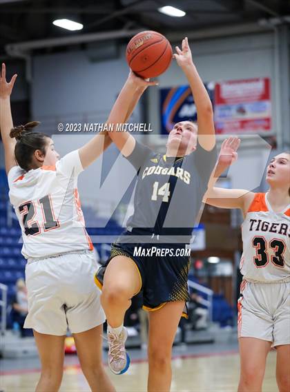 Thumbnail 3 in Mt. Blue vs. Gardiner (Capital City Hoops Classic) photogallery.