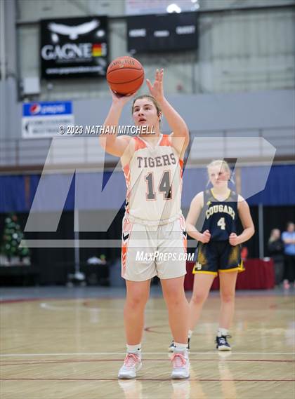 Thumbnail 2 in Mt. Blue vs. Gardiner (Capital City Hoops Classic) photogallery.