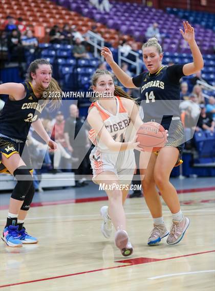 Thumbnail 2 in Mt. Blue vs. Gardiner (Capital City Hoops Classic) photogallery.