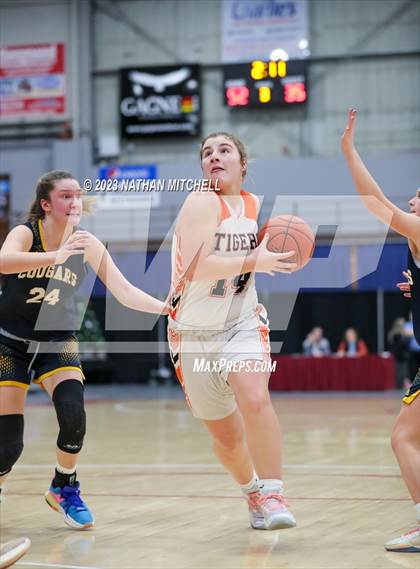 Thumbnail 3 in Mt. Blue vs. Gardiner (Capital City Hoops Classic) photogallery.