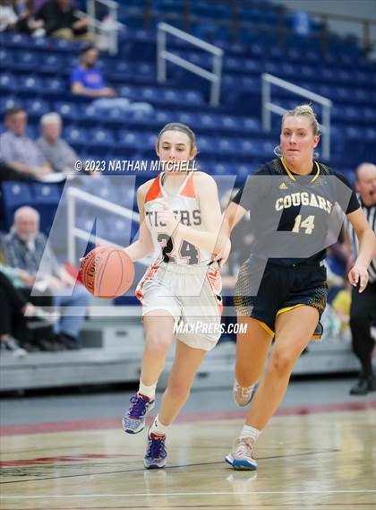 Thumbnail 3 in Mt. Blue vs. Gardiner (Capital City Hoops Classic) photogallery.