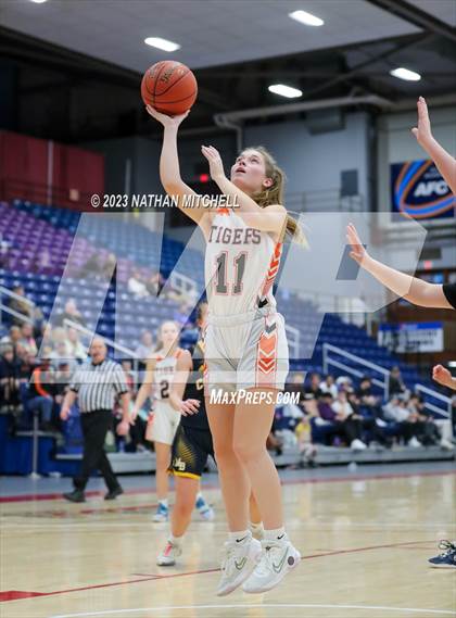 Thumbnail 3 in Mt. Blue vs. Gardiner (Capital City Hoops Classic) photogallery.