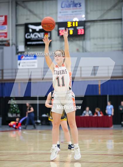 Thumbnail 2 in Mt. Blue vs. Gardiner (Capital City Hoops Classic) photogallery.