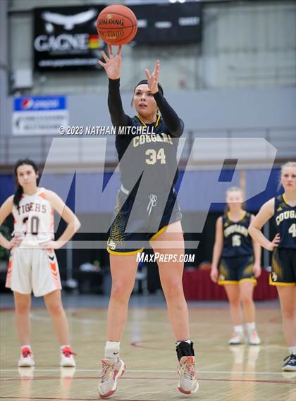 Thumbnail 2 in Mt. Blue vs. Gardiner (Capital City Hoops Classic) photogallery.