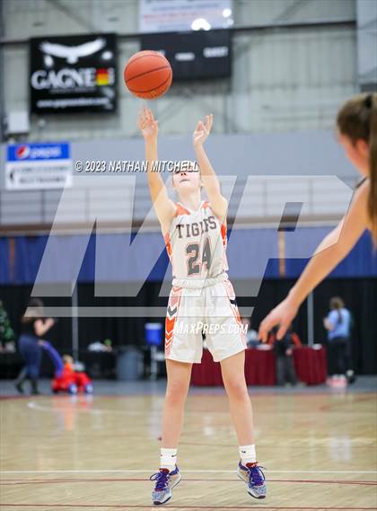 Thumbnail 2 in Mt. Blue vs. Gardiner (Capital City Hoops Classic) photogallery.
