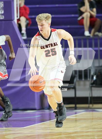 Thumbnail 1 in Petal vs. La Crosse Central (City of Palms Classic) photogallery.