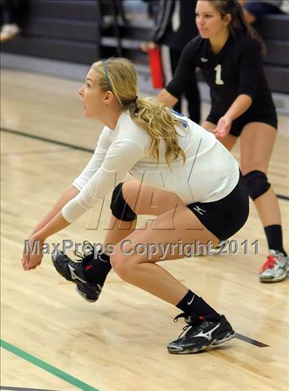 Thumbnail 1 in Cosumnes Oaks vs. Capital Christian (Lady Rams Classic) photogallery.