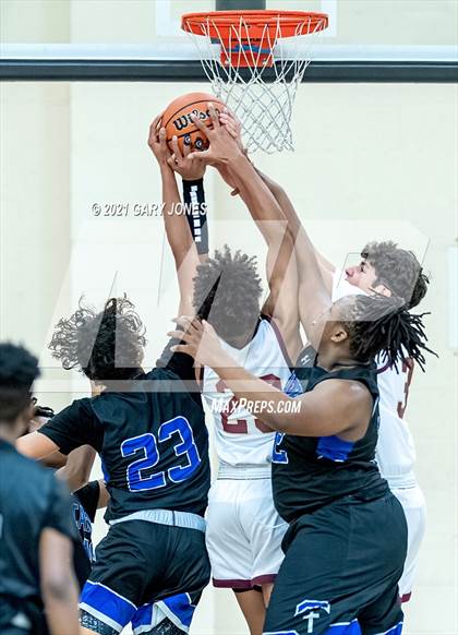 Thumbnail 2 in Capital Christian vs Whitney (Whitney Winter Classic) photogallery.