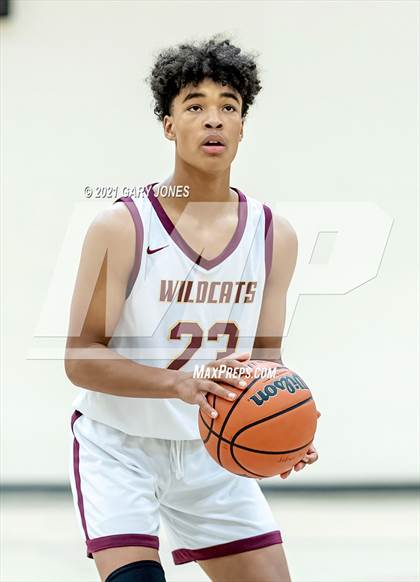 Thumbnail 2 in Capital Christian vs Whitney (Whitney Winter Classic) photogallery.