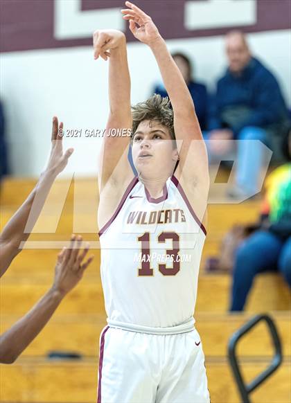Thumbnail 2 in Capital Christian vs Whitney (Whitney Winter Classic) photogallery.