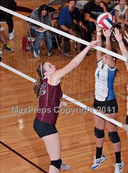 Thumbnail 2 in Alcoa vs. Christian Academy of Knoxville (Regional Championship) photogallery.