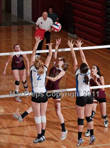 Thumbnail 2 in Alcoa vs. Christian Academy of Knoxville (Regional Championship) photogallery.