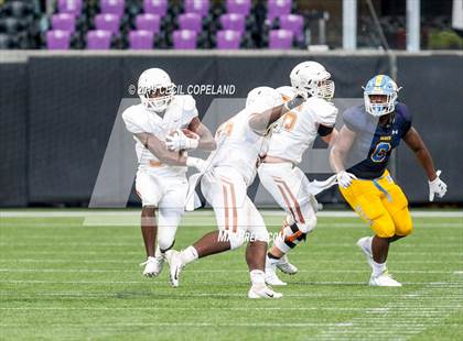 Thumbnail 3 in Mays vs. Kell photogallery.