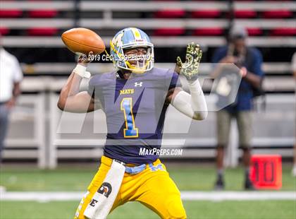 Thumbnail 1 in Mays vs. Kell photogallery.