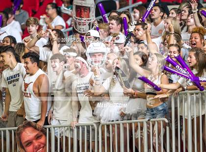 Thumbnail 3 in Mays vs. Kell photogallery.