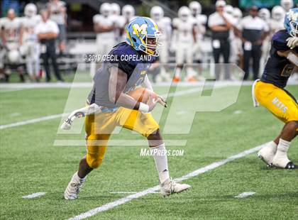 Thumbnail 1 in Mays vs. Kell photogallery.