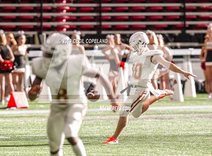 Thumbnail 2 in Mays vs. Kell photogallery.