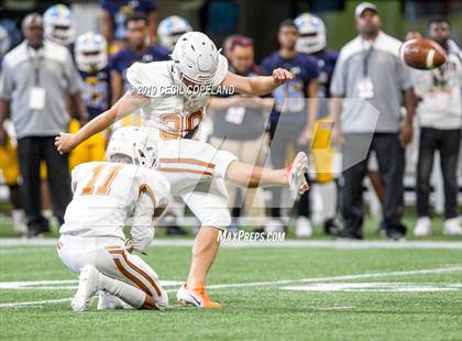 Thumbnail 2 in Mays vs. Kell photogallery.