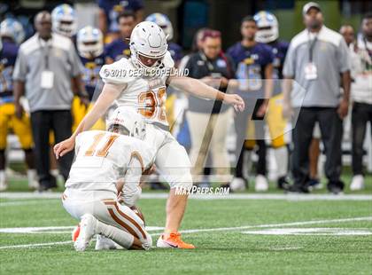 Thumbnail 1 in Mays vs. Kell photogallery.