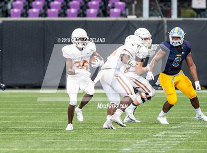 Thumbnail 1 in Mays vs. Kell photogallery.