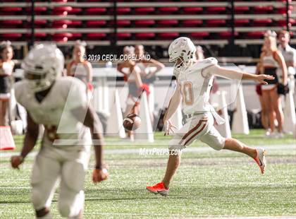 Thumbnail 1 in Mays vs. Kell photogallery.