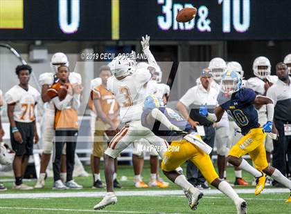 Thumbnail 2 in Mays vs. Kell photogallery.