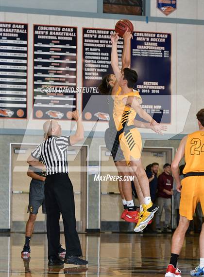 Thumbnail 1 in El Capitan vs. Del Oro (Running with the Pack) photogallery.
