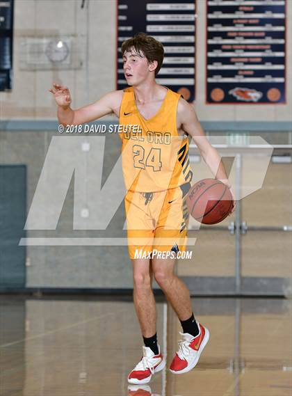 Thumbnail 2 in El Capitan vs. Del Oro (Running with the Pack) photogallery.