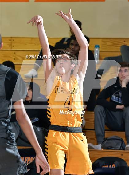Thumbnail 2 in El Capitan vs. Del Oro (Running with the Pack) photogallery.