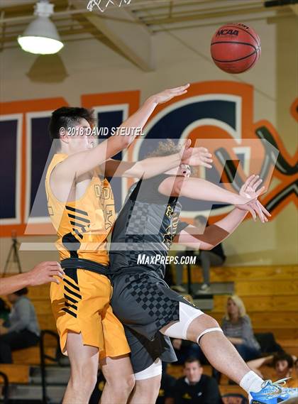 Thumbnail 3 in El Capitan vs. Del Oro (Running with the Pack) photogallery.