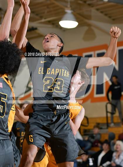 Thumbnail 3 in El Capitan vs. Del Oro (Running with the Pack) photogallery.