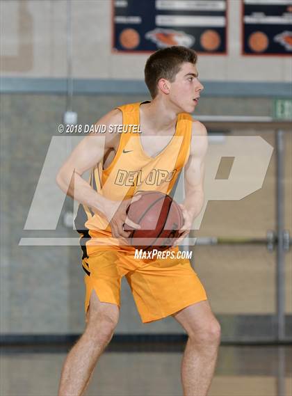 Thumbnail 1 in El Capitan vs. Del Oro (Running with the Pack) photogallery.