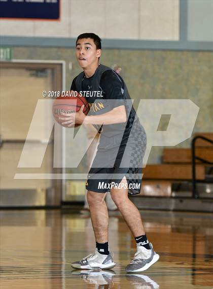 Thumbnail 1 in El Capitan vs. Del Oro (Running with the Pack) photogallery.