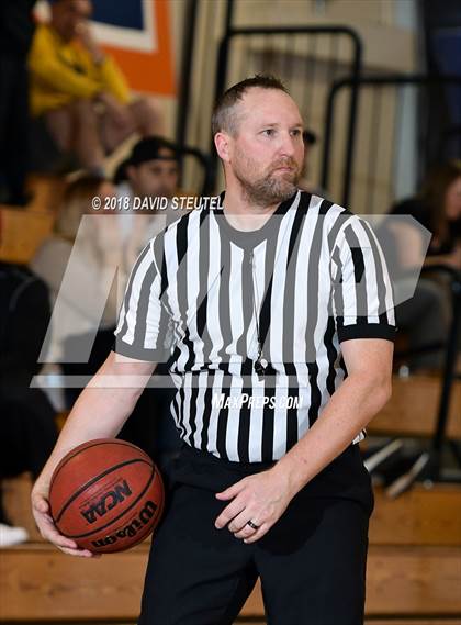 Thumbnail 3 in El Capitan vs. Del Oro (Running with the Pack) photogallery.